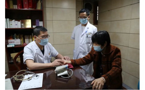 曹文新：精研數寸銀針弘仁術，擅用一雙巧手濟蒼生！